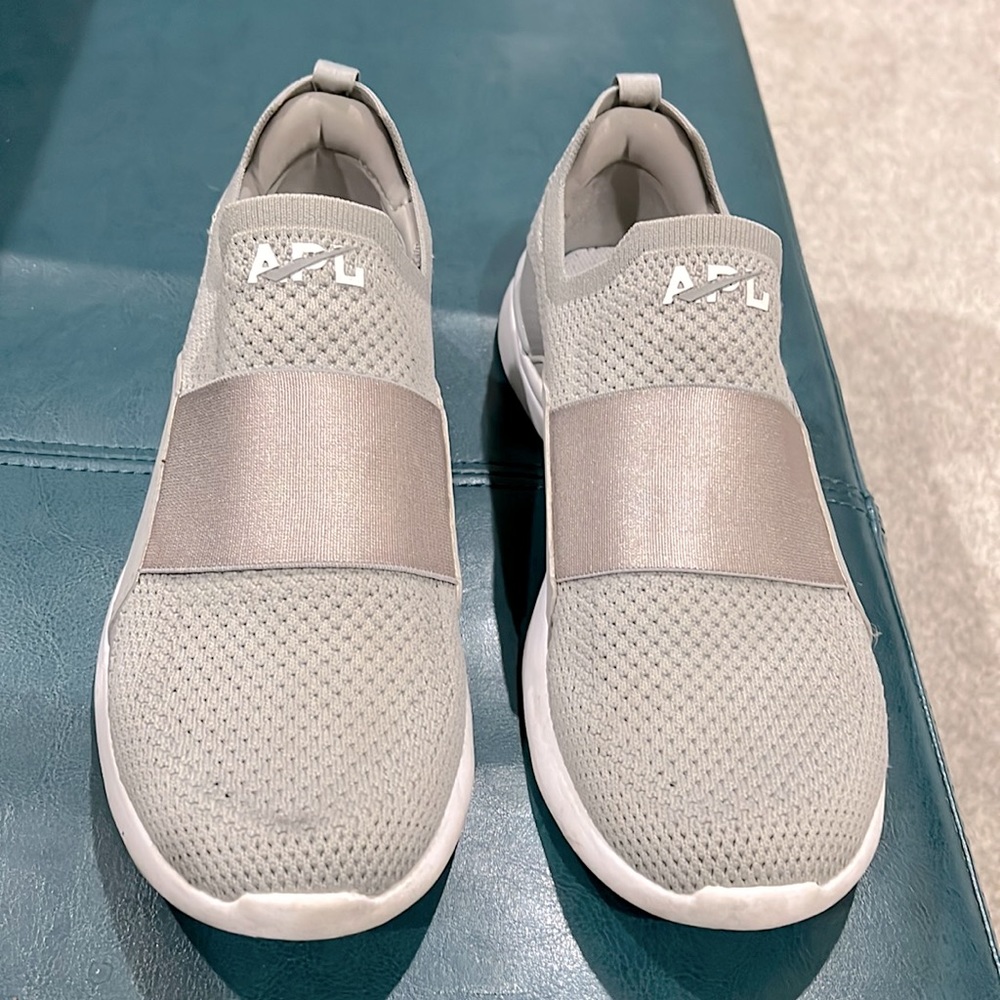 Women’s Size 7 APL TechLoom Bliss in Grey